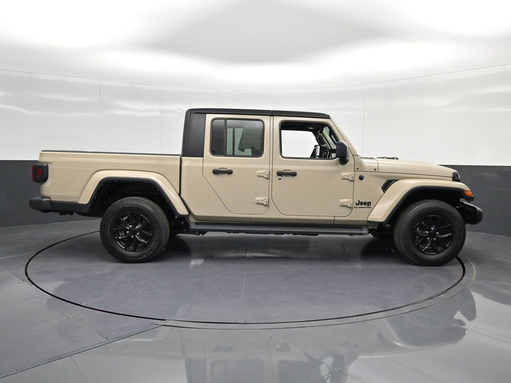 Used 2022 Jeep Gladiator Sport image 4