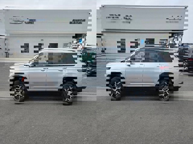 New 2025 Jeep Grand Cherokee L Limited w/ Trailer Tow Package image 4