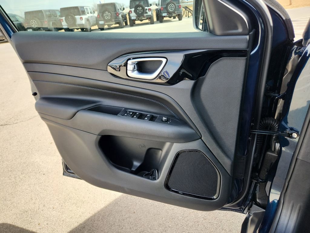 New 2026 Jeep Compass Latitude image 13