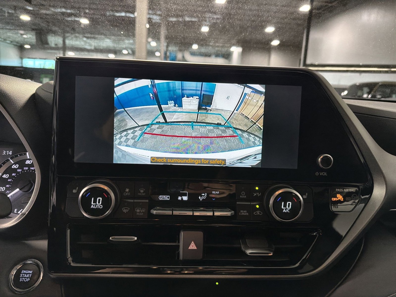 Used 2023 Toyota Highlander XLE image 34