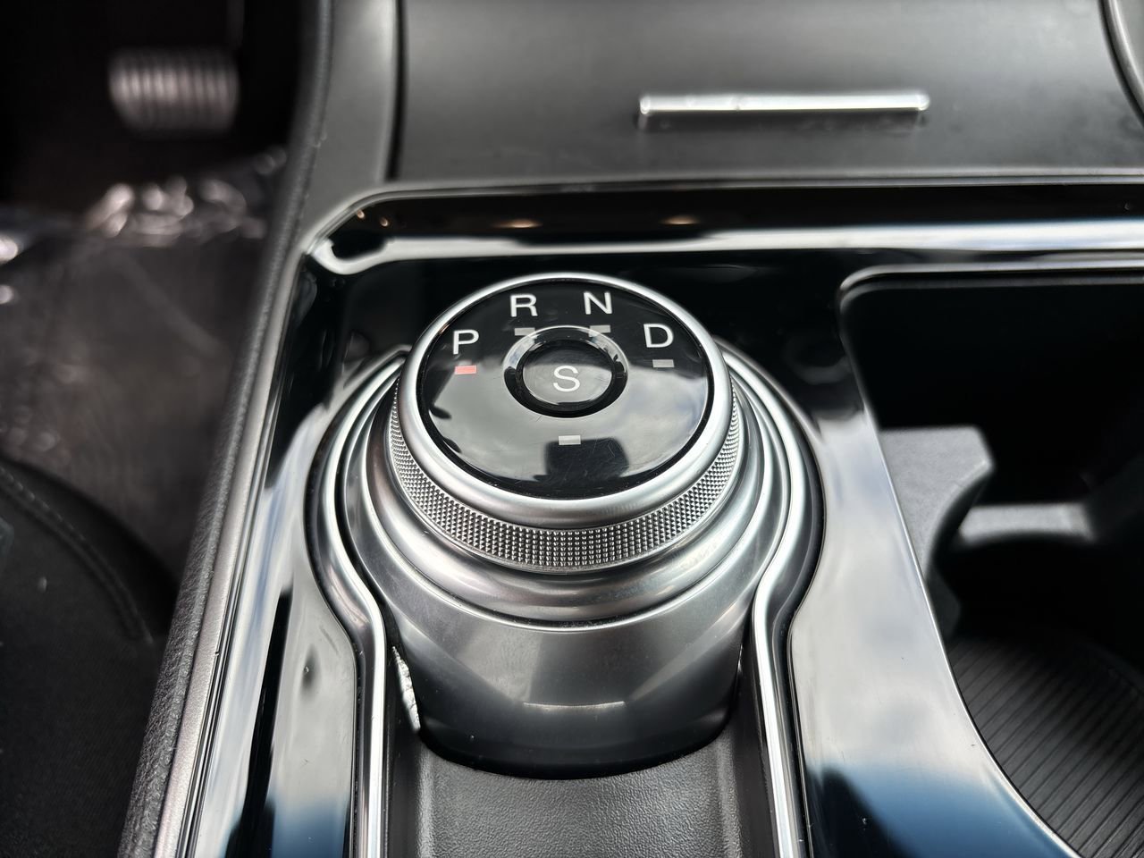 Used 2020 Ford Edge SE image 23