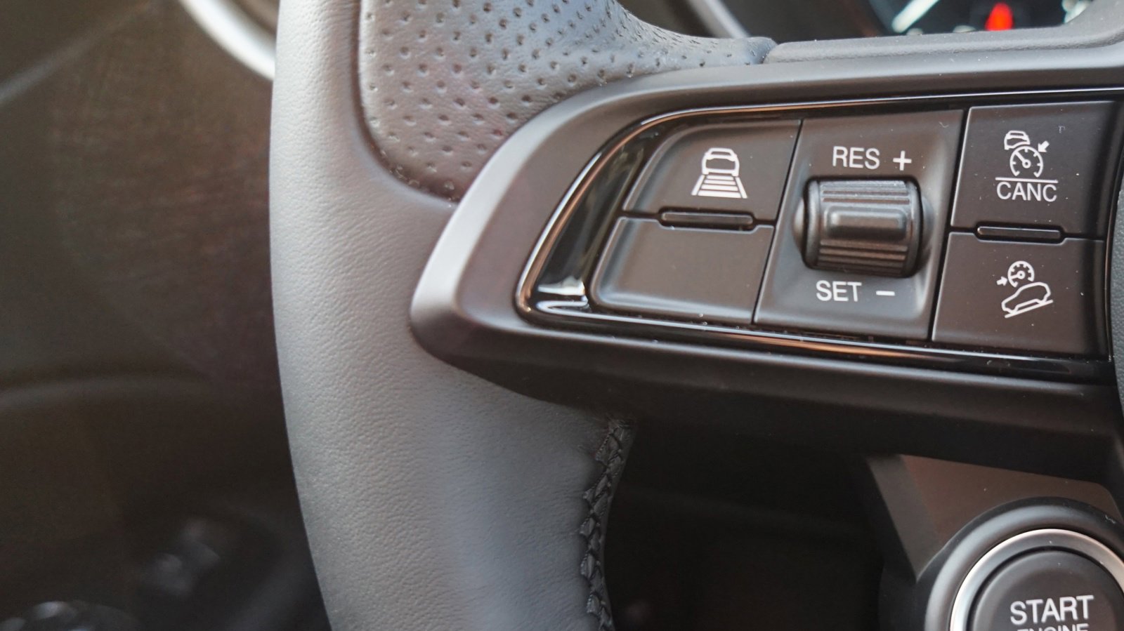 New 2024 Alfa Romeo Stelvio Sprint image 18