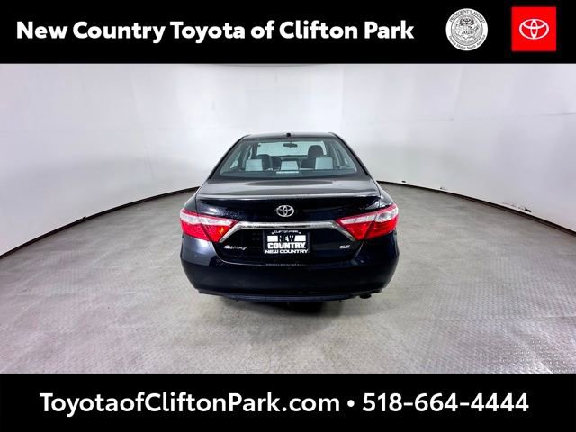 Used 2016 Toyota Camry SE w/ Moonroof Package FWD image 4
