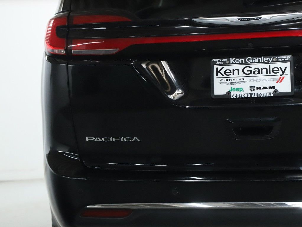 Used 2024 Chrysler Pacifica Touring-L image 43