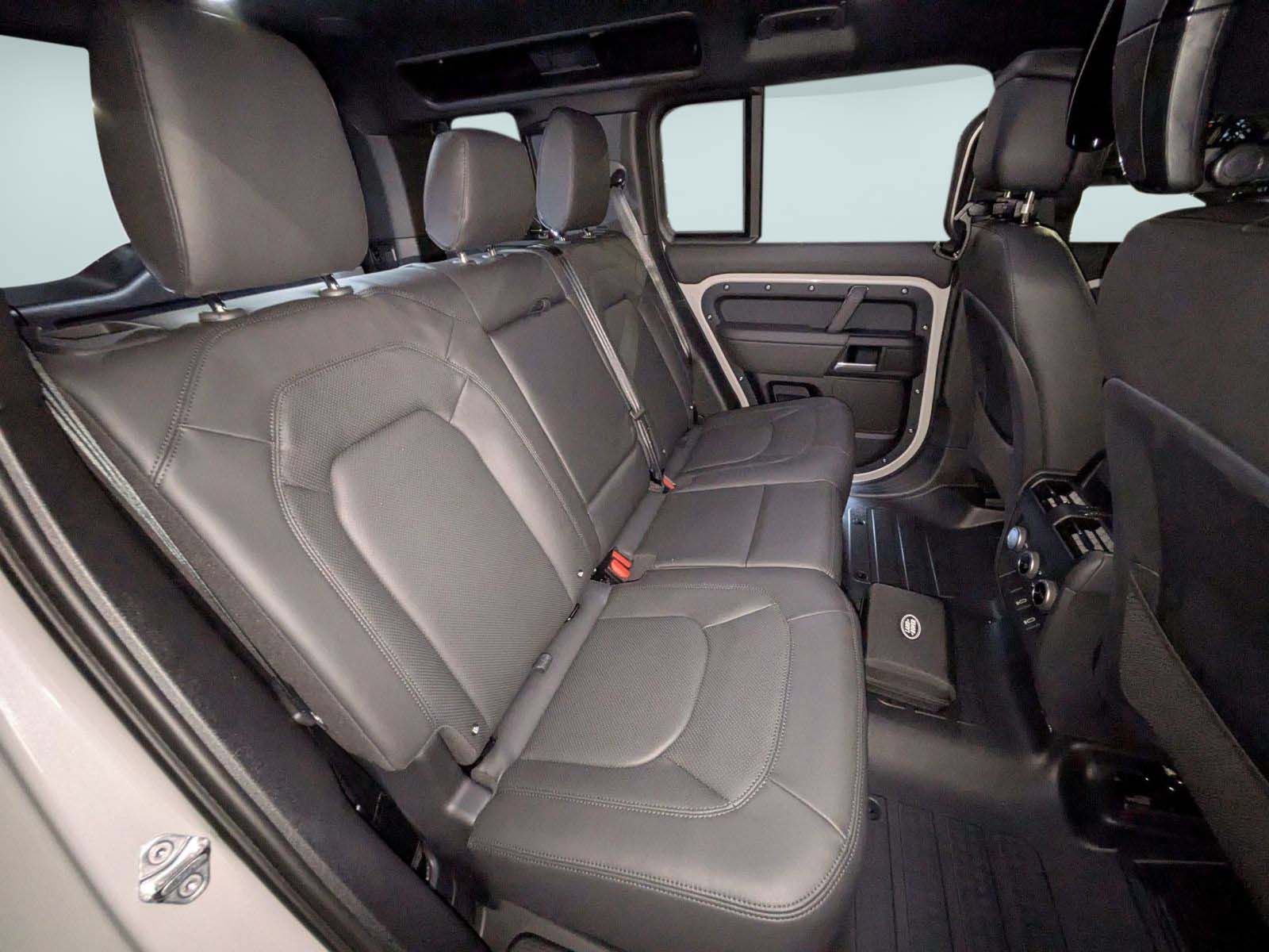 New 2026 Land Rover Defender 110 X-Dynamic SE AWD/4WD image 29