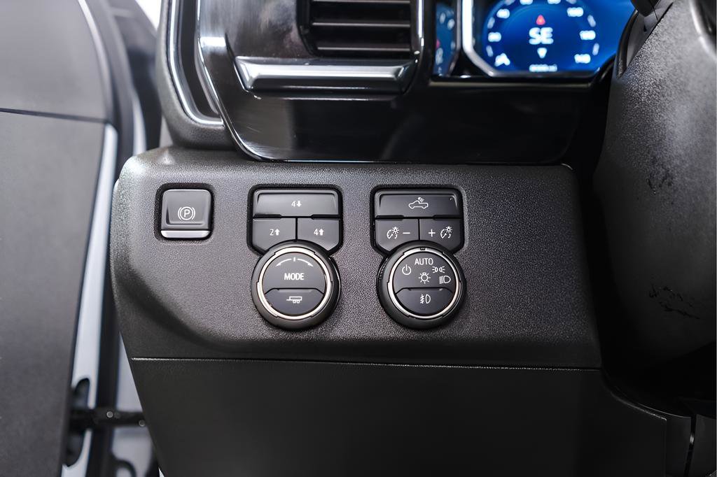 Used 2025 Chevrolet Silverado 2500 LT w/ Convenience Package image 19