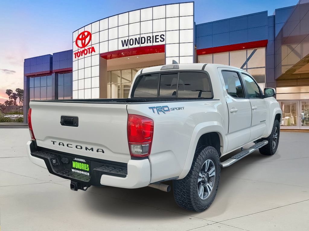 Used 2016 Toyota Tacoma TRD Sport w/ Towing Package image 4