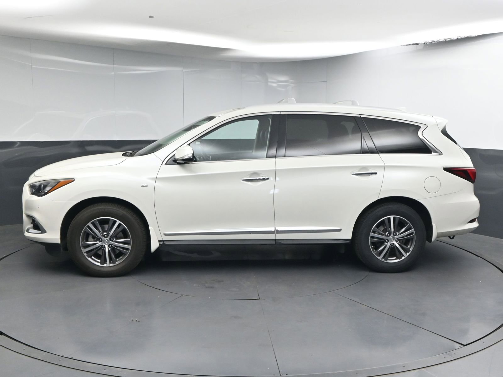 Used 2019 INFINITI QX60 Luxe w/ Essential Package image 4