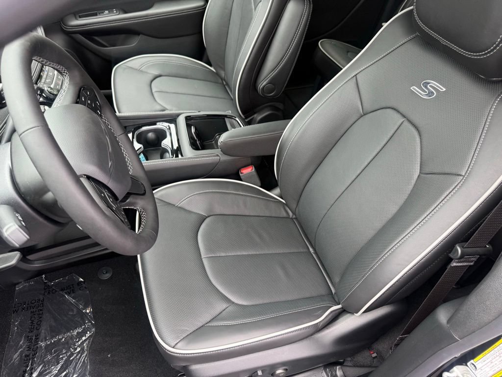 New 2027 Chrysler Pacifica Limited w/ S Appearance Package AWD/4WD image 14