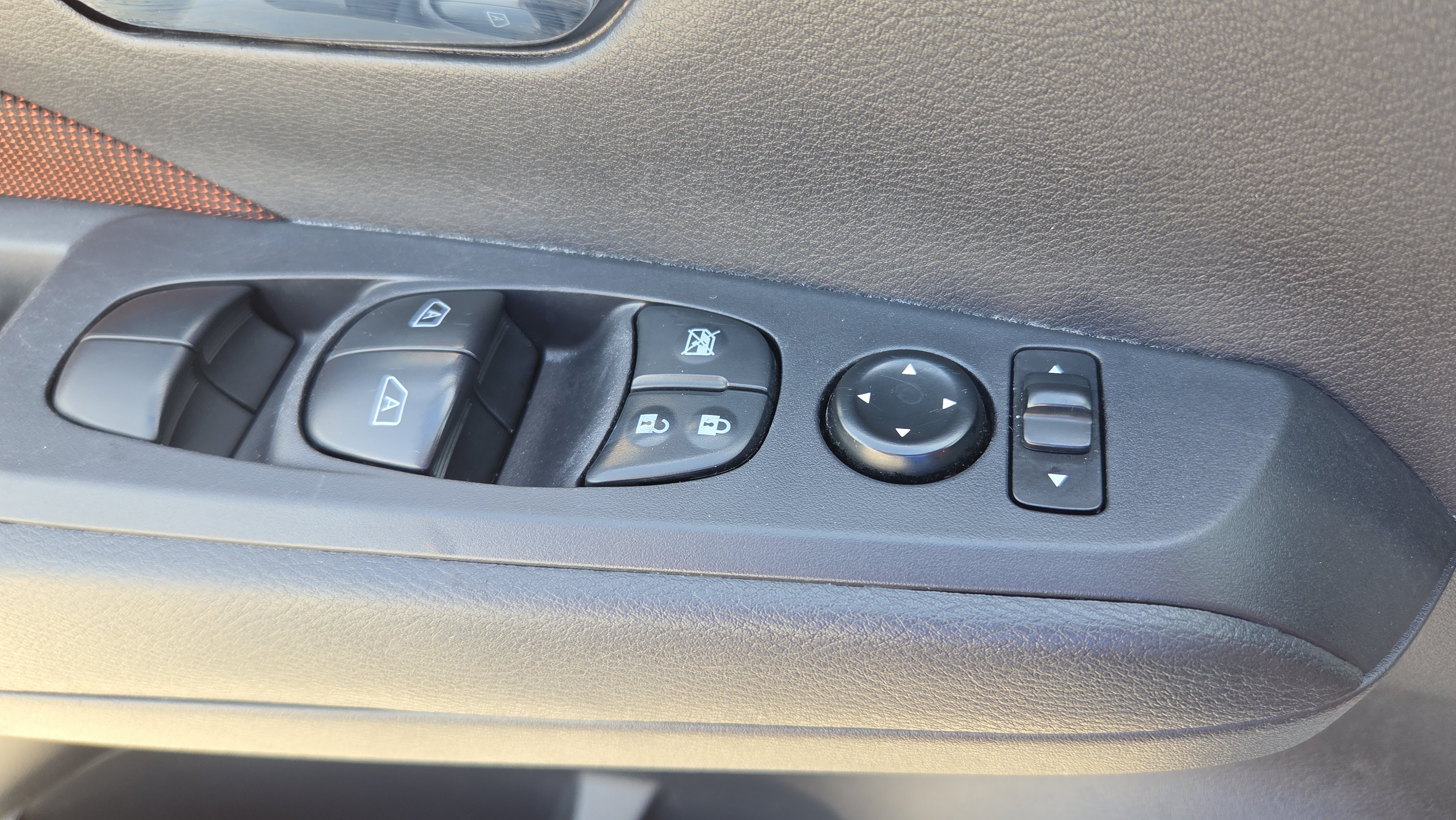 Used 2024 Nissan Kicks SR FWD image 28