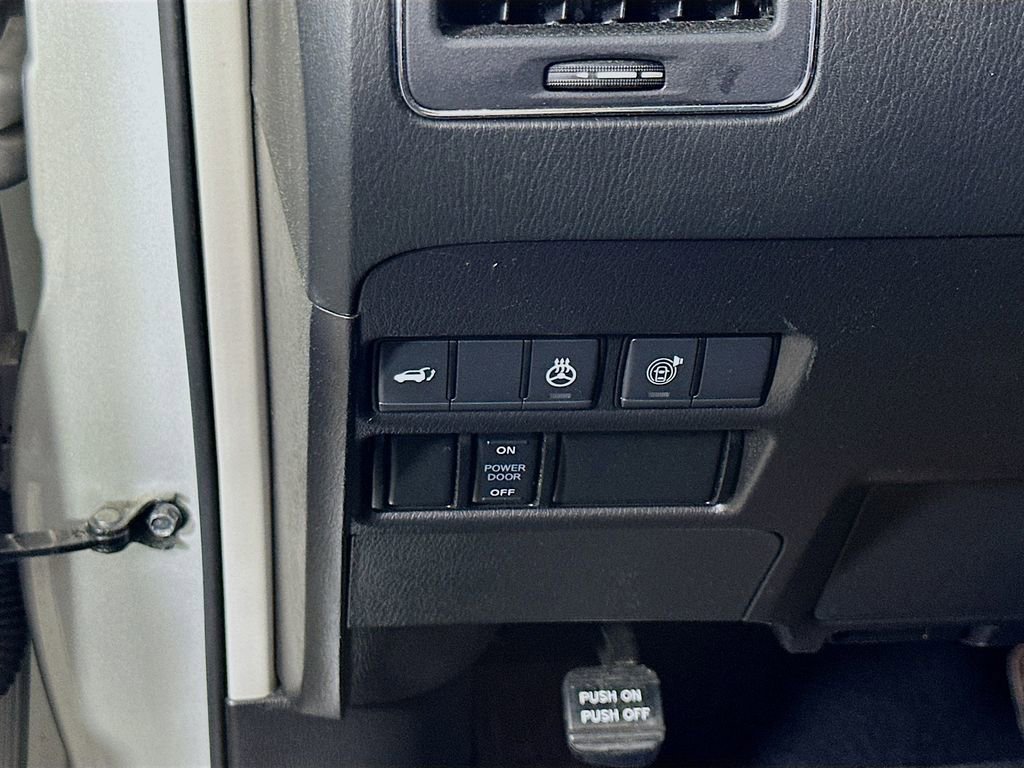 Used 2023 Nissan Armada SL w/ Captain's Chairs Package image 22