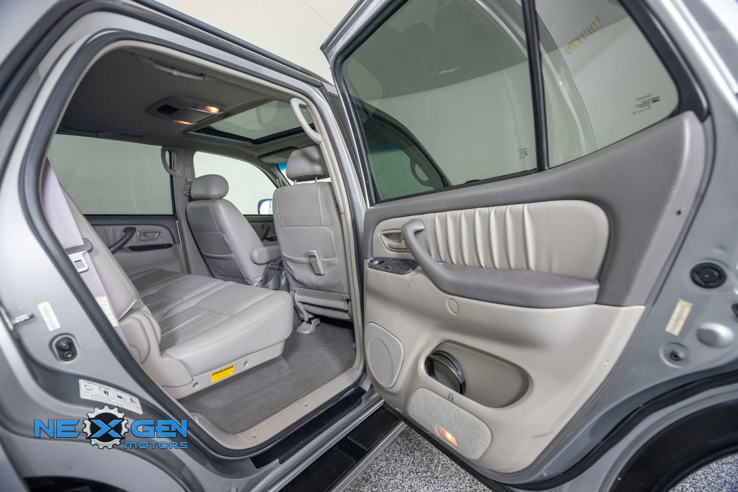 Used 2004 Toyota Sequoia Limited w/ Preferred Accessory Pkg AWD/4WD image 38
