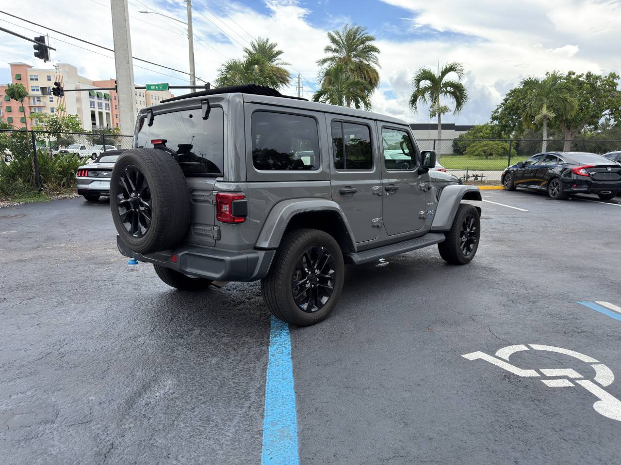 Used 2022 Jeep Wrangler Unlimited Sahara AWD/4WD image 5