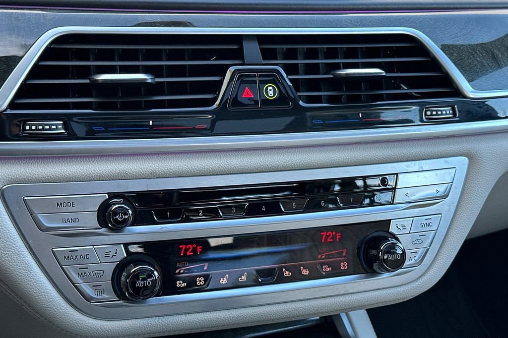 Used 2022 BMW ALPINA B7 xDrive w/ Luxury Rear Seating Package image 23