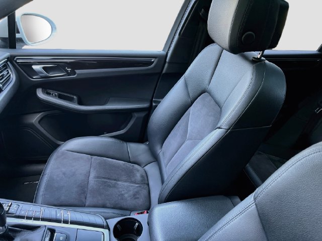 Certified 2020 Porsche Macan AWD/4WD image 26