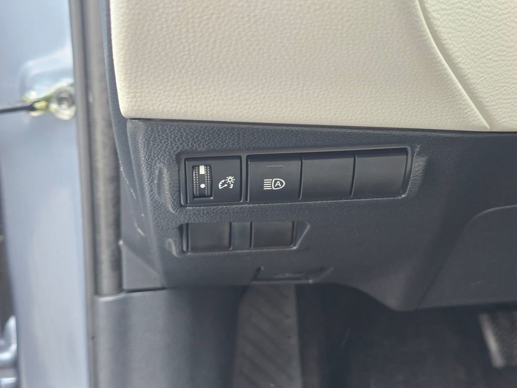Used 2023 Toyota Corolla Cross L AWD/4WD image 24