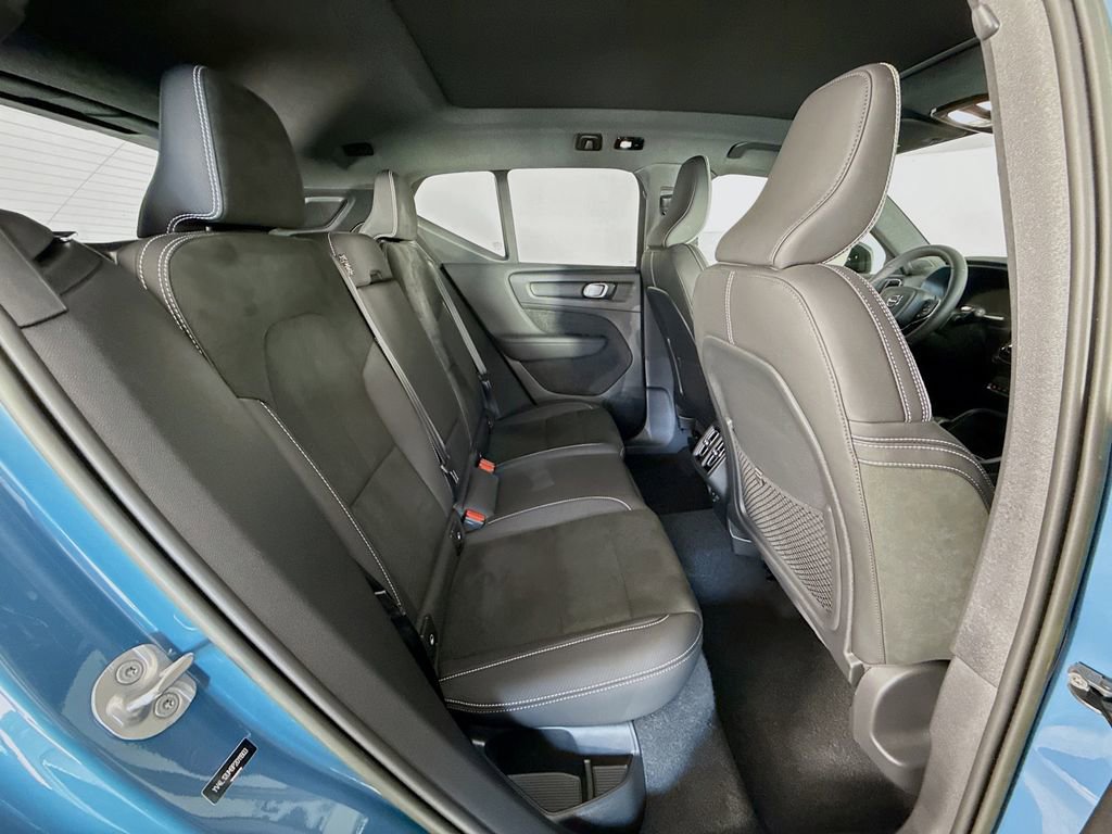 Used 2023 Volvo XC40 B5 Ultimate w/ Protection Package Premier image 29