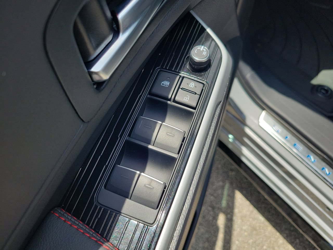 New 2026 Toyota Sienna XSE FWD image 16