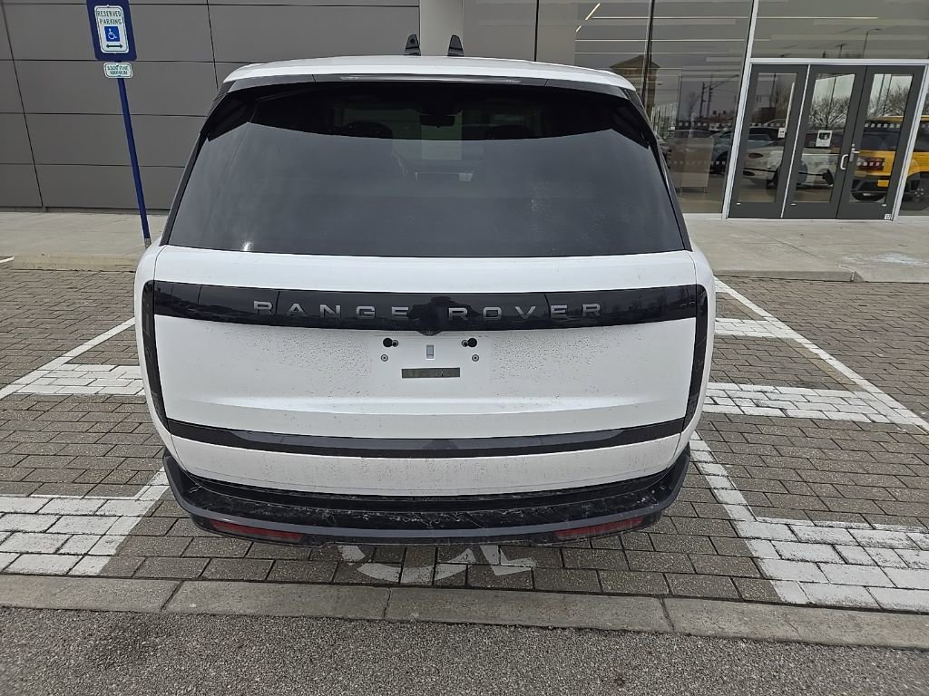 Used 2024 Land Rover Range Rover Long Wheelbase Autobiography image 6