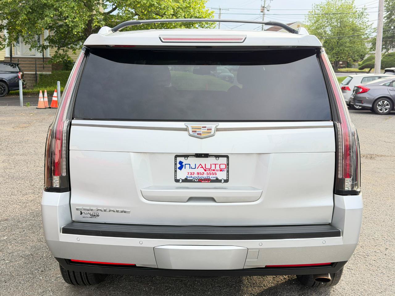 Used 2017 Cadillac Escalade Luxury AWD/4WD image 5