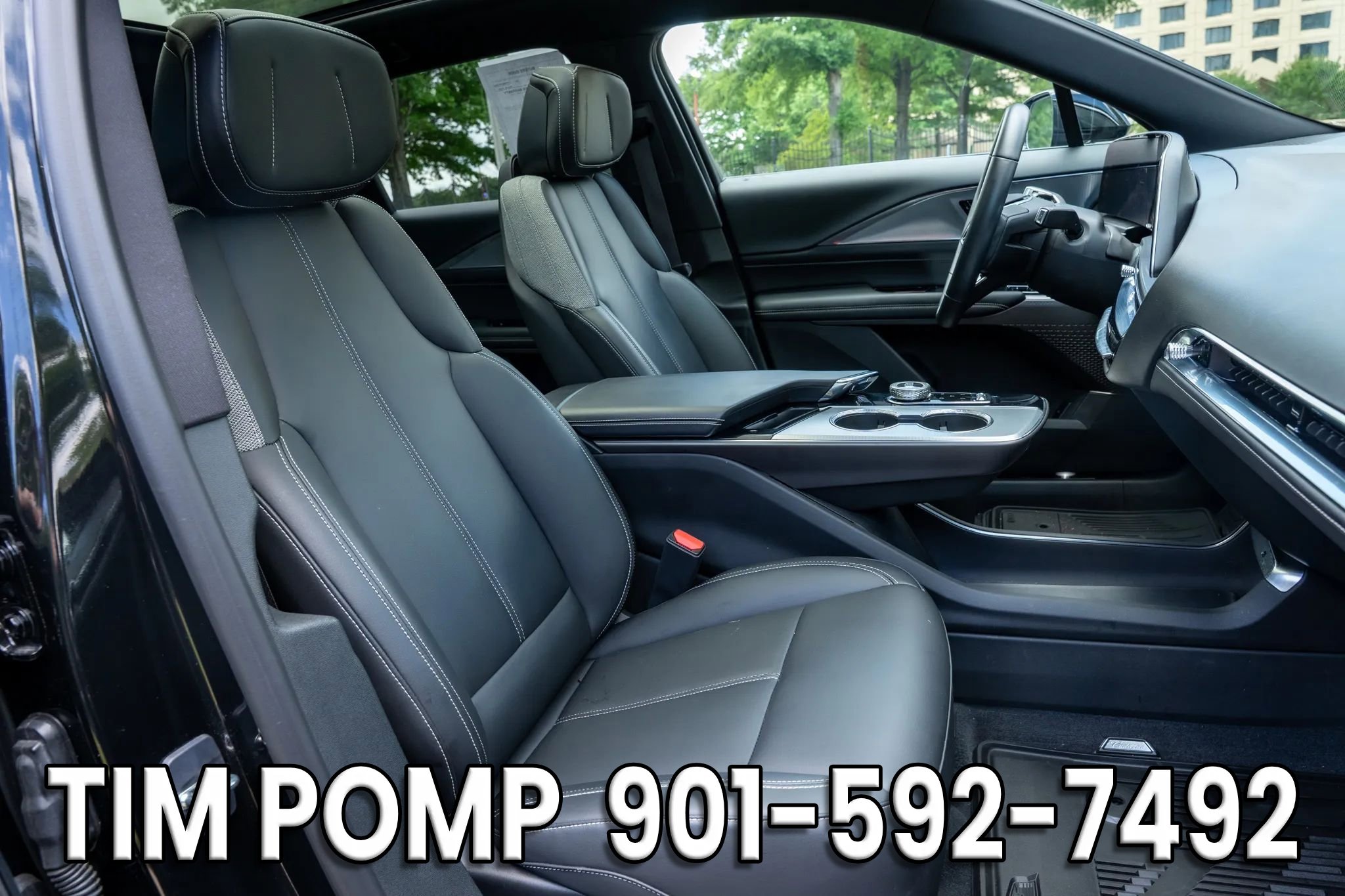 Used 2024 Cadillac Lyriq Tech w/ Driver Assist Package AWD/4WD image 17