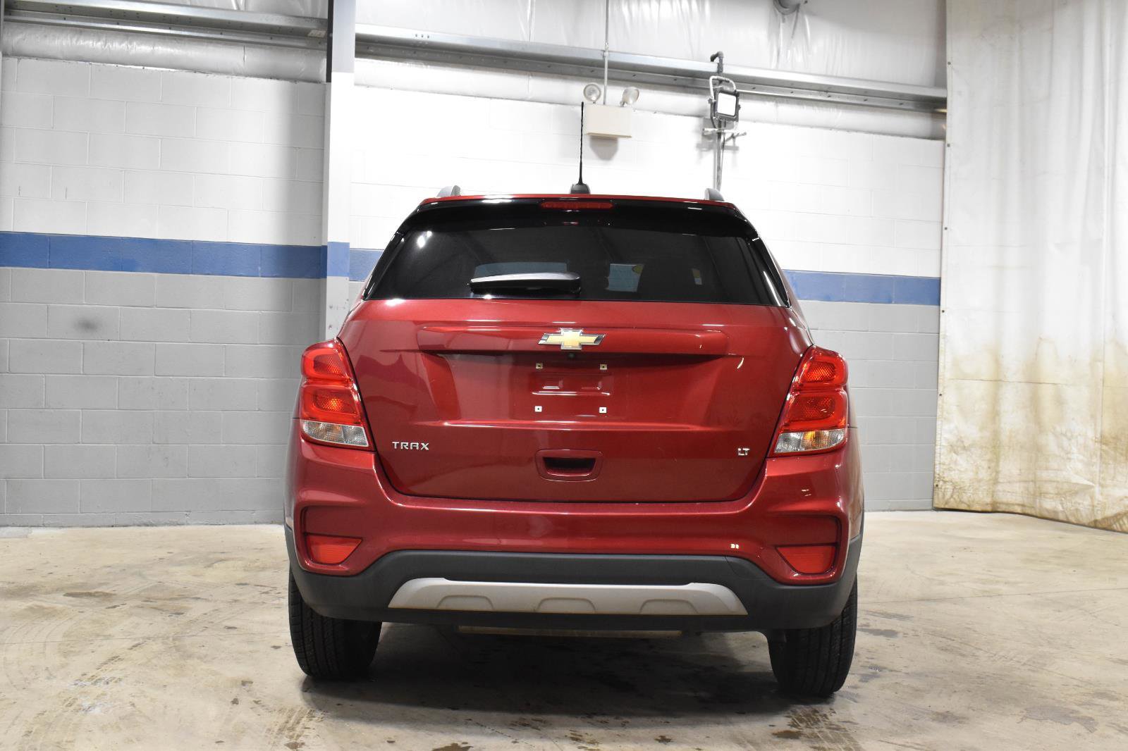 Used 2020 Chevrolet Trax LT w/ Sun & Sound Package image 23