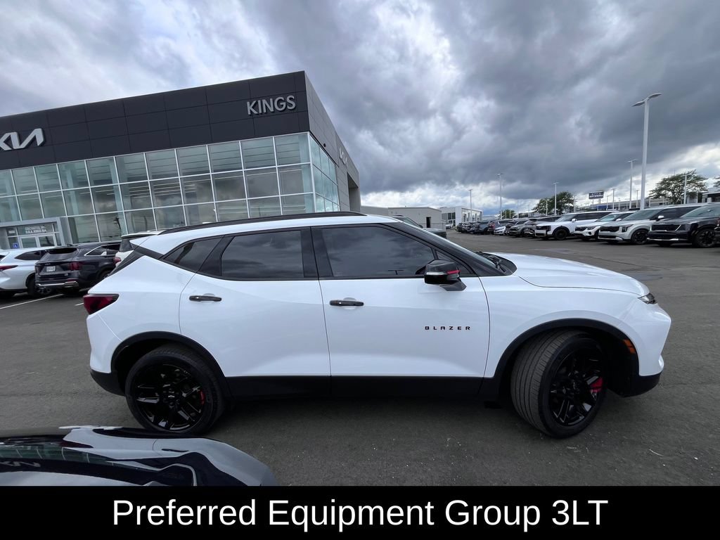 Used 2023 Chevrolet Blazer LT w/ Sound & Technology Package FWD image 2