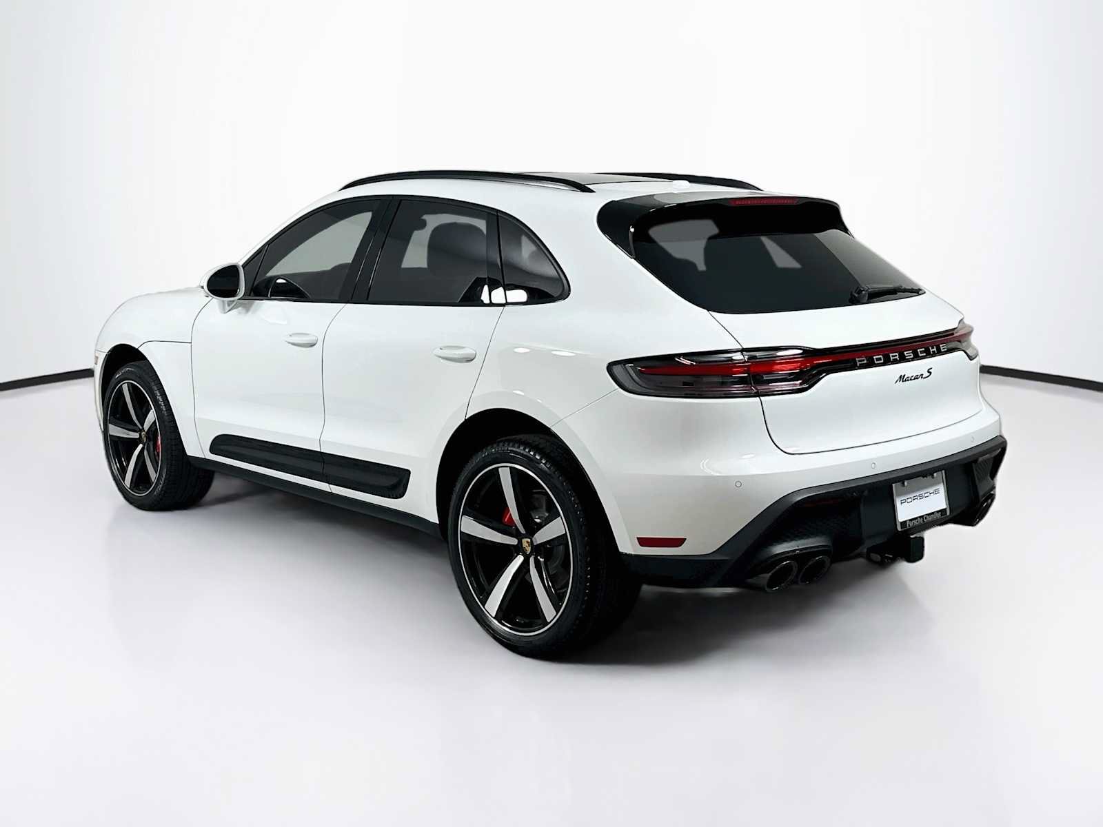 Certified 2025 Porsche Macan S AWD/4WD image 3