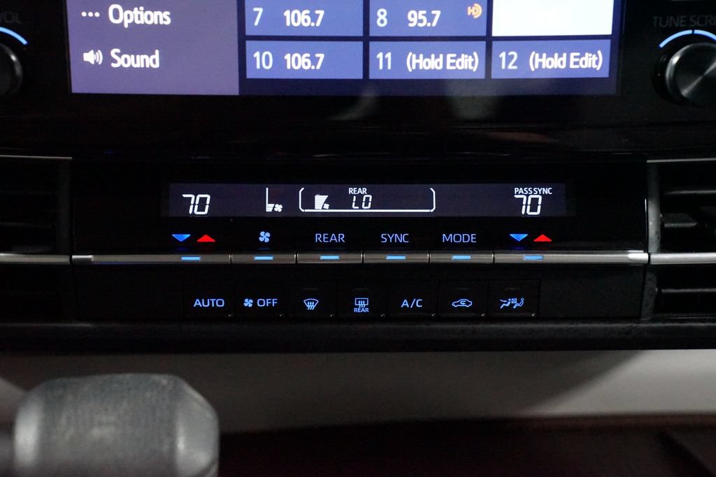 Certified 2023 Toyota Sienna LE FWD image 19