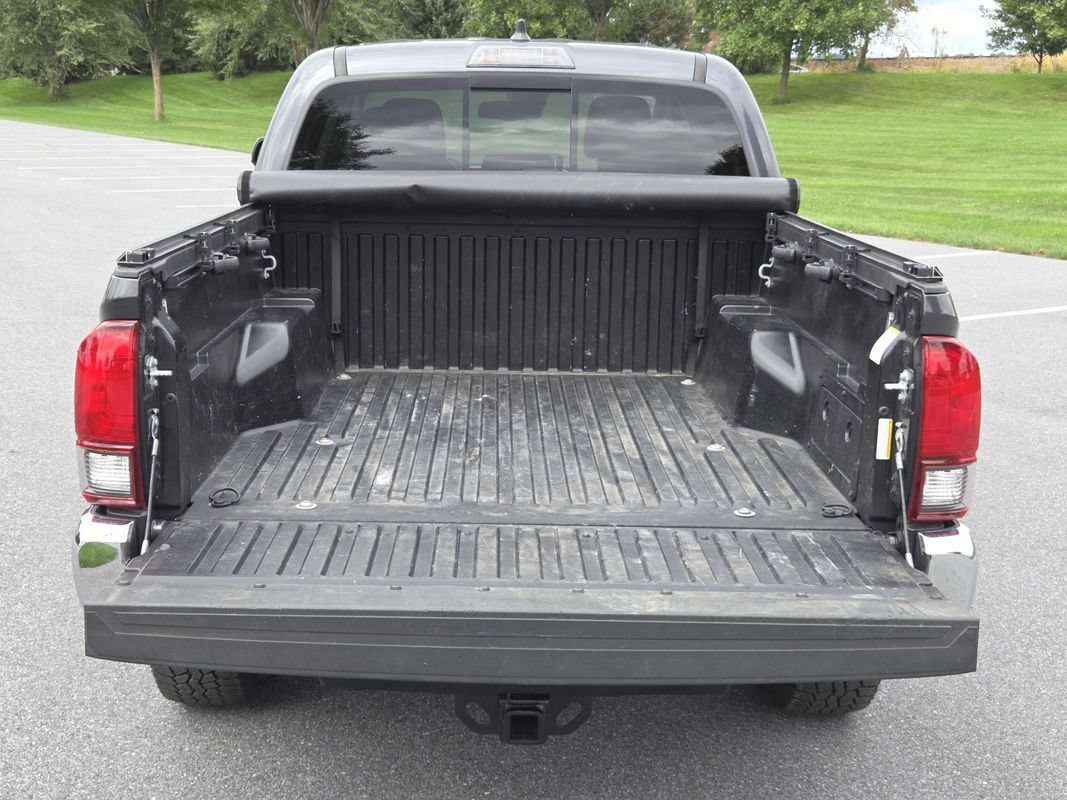 Used 2023 Toyota Tacoma SR5 AWD/4WD image 8
