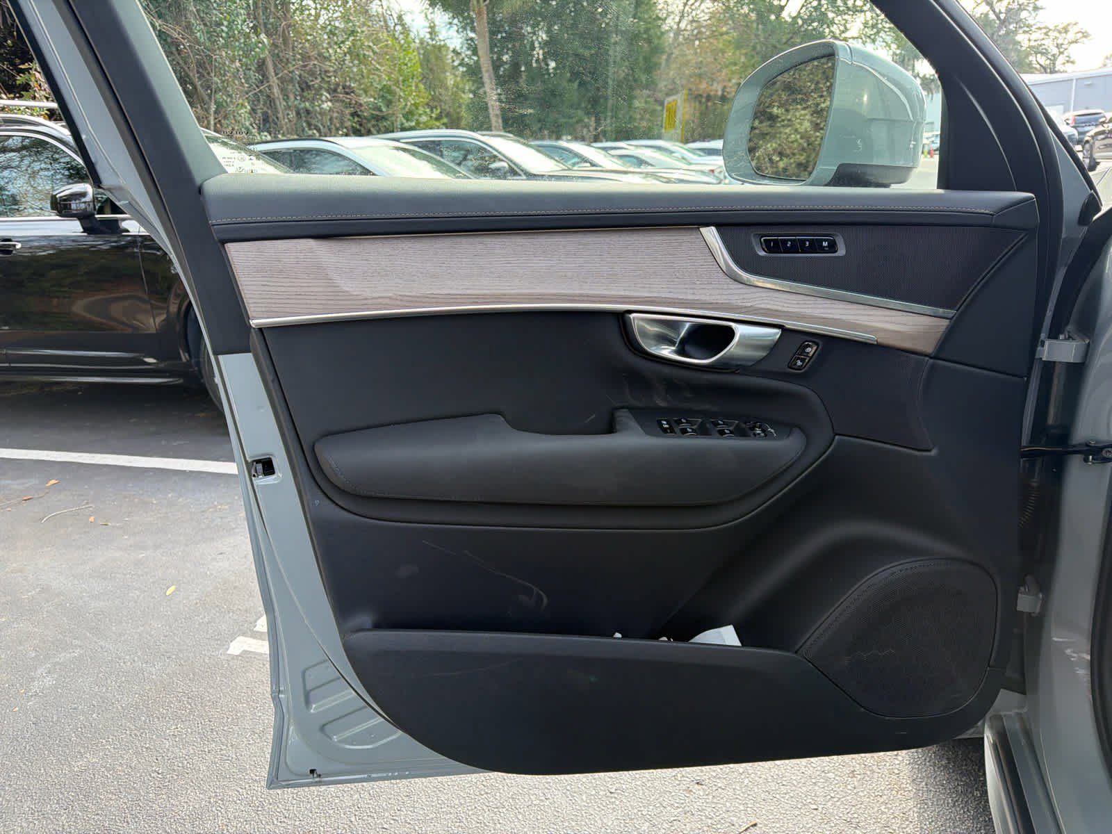 Certified 2025 Volvo XC90 B6 Plus image 59