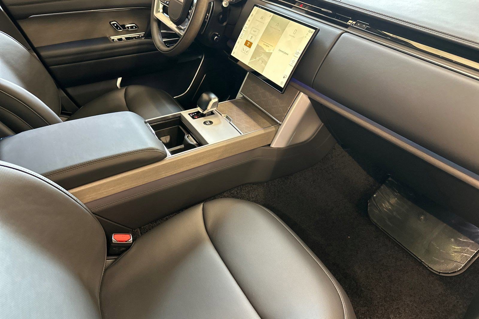 New 2026 Land Rover Range Rover SV AWD/4WD image 28