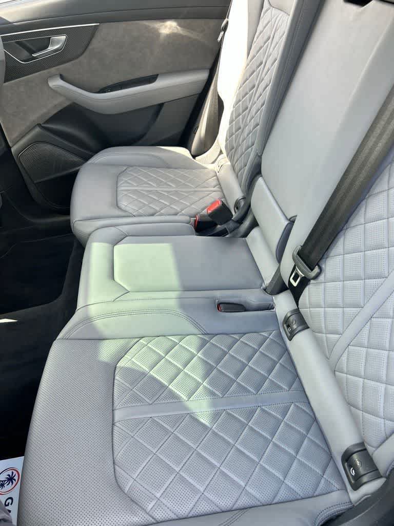 Used 2022 Audi SQ8 Prestige AWD/4WD image 5