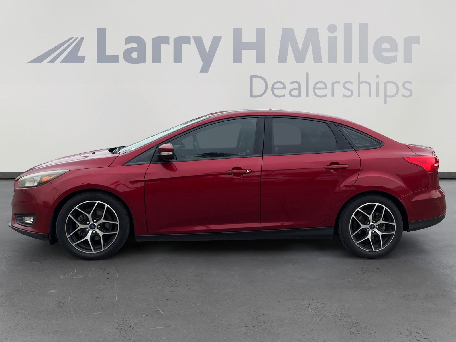 Used 2017 Ford Focus SEL image 2