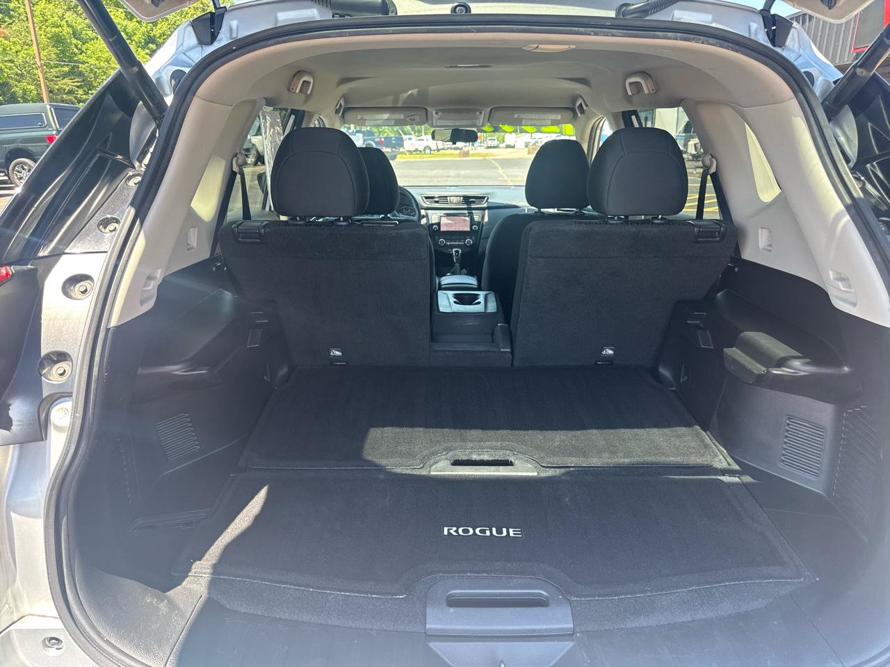 Used 2018 Nissan Rogue SV w/ Premium Package AWD/4WD image 7
