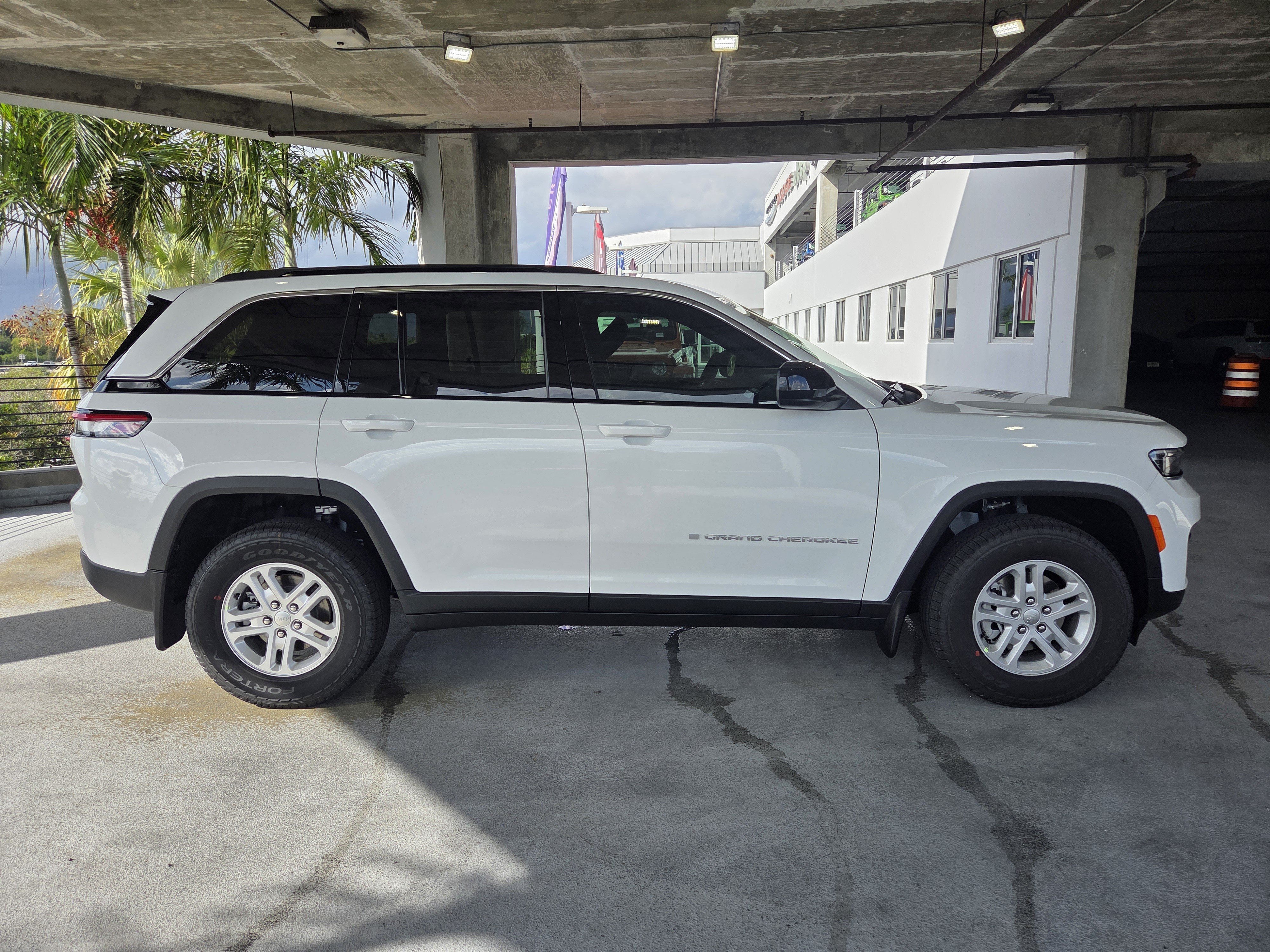 New 2025 Jeep Grand Cherokee Laredo w/ MOPAR Finishing Package RWD image 4