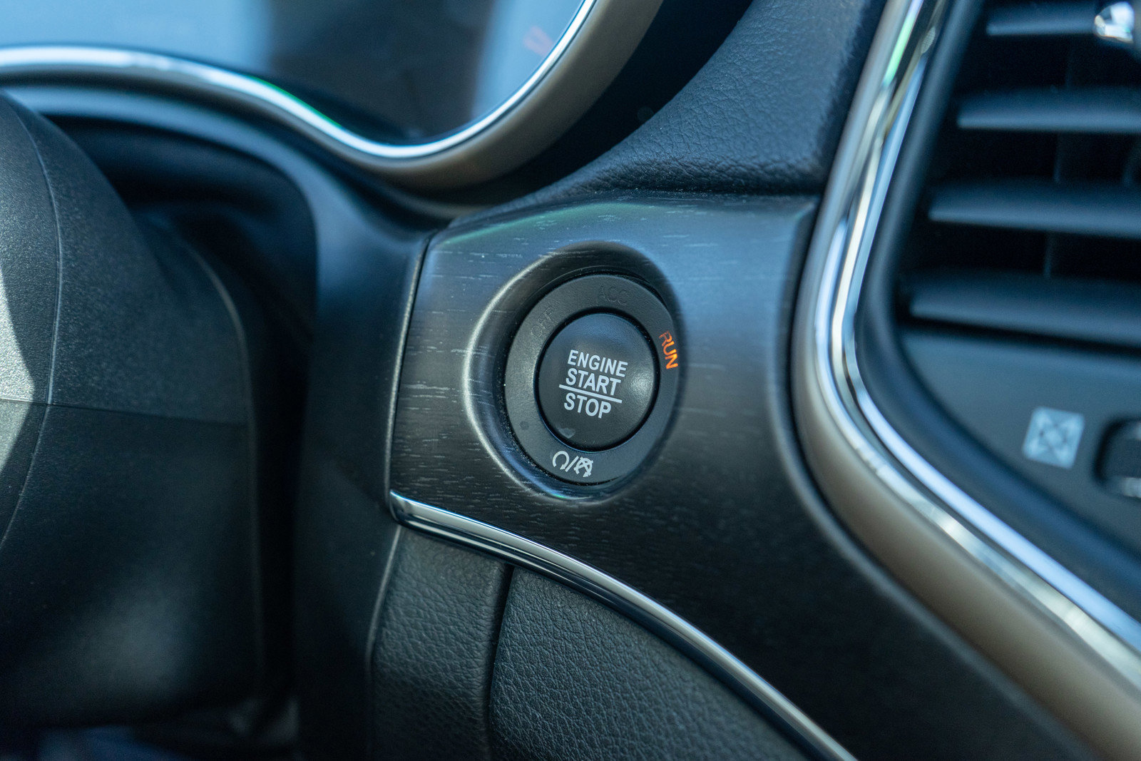 Used 2017 Jeep Grand Cherokee Limited w/ Trailer Tow Group IV image 22