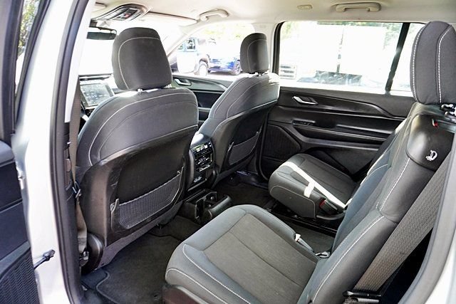 Used 2023 Jeep Grand Cherokee L Laredo RWD image 18