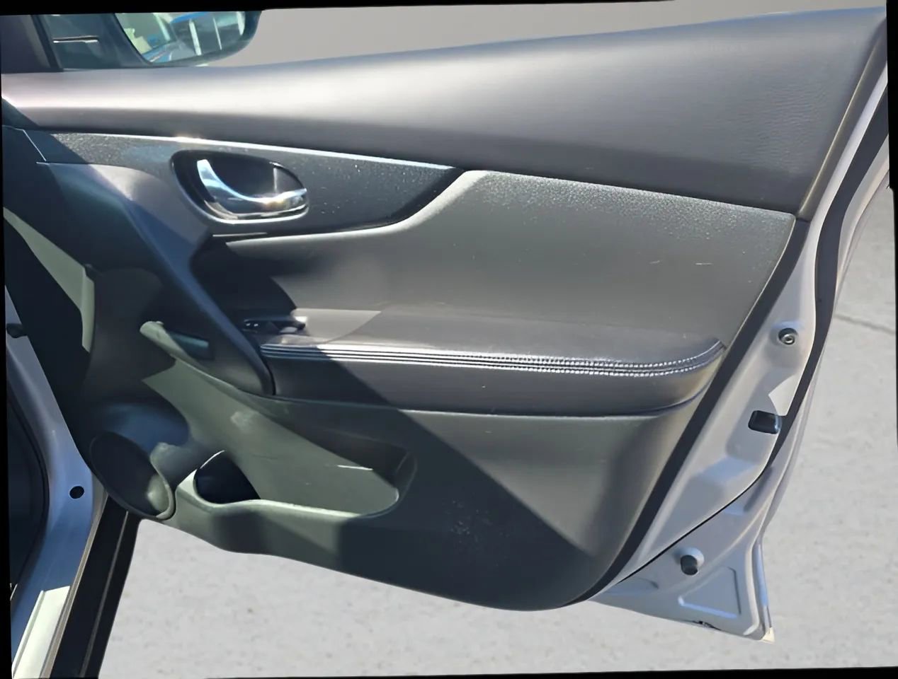 Used 2016 Nissan Rogue SL image 22