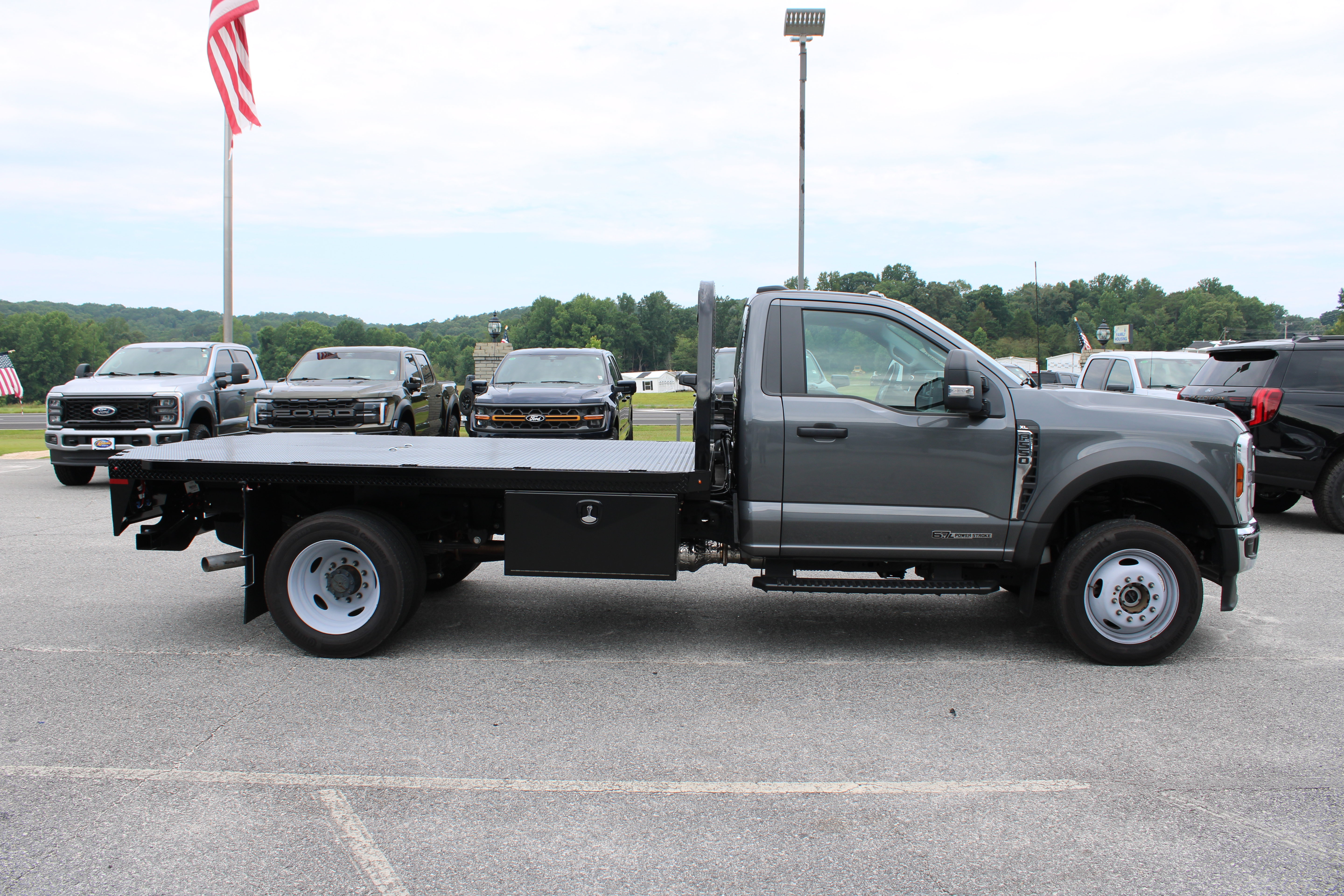 Used 2024 Ford F550 4x4 Regular Cab Super Duty image 5