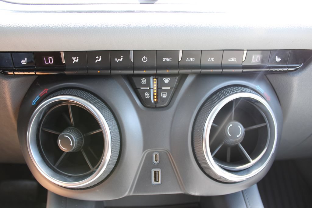 Used 2020 Chevrolet Blazer LT w/ Sound & Technology Package FWD image 31