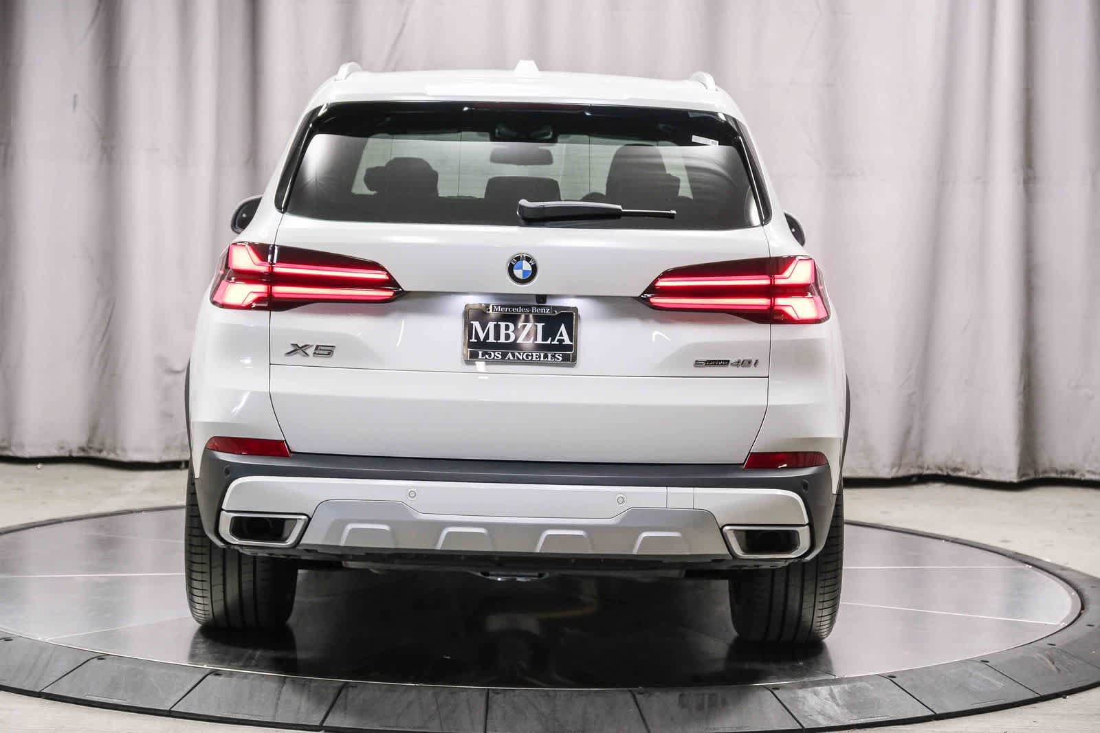 Used 2025 BMW X5 sDrive40i w/ Executive Package RWD image 3