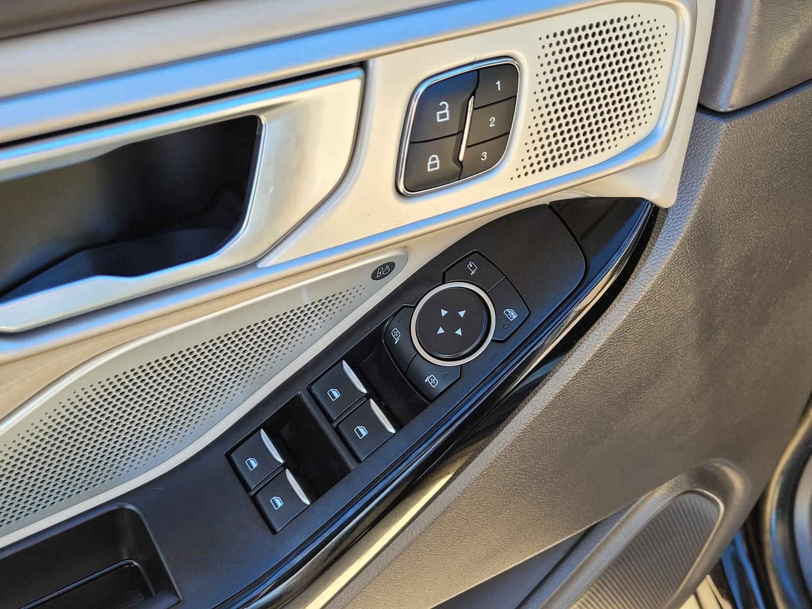 Used 2021 Ford Explorer Platinum w/ Equipment Group 601A image 24