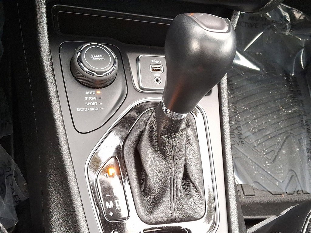 Used 2023 Jeep Cherokee Altitude Lux w/ Lux Elite Package image 16