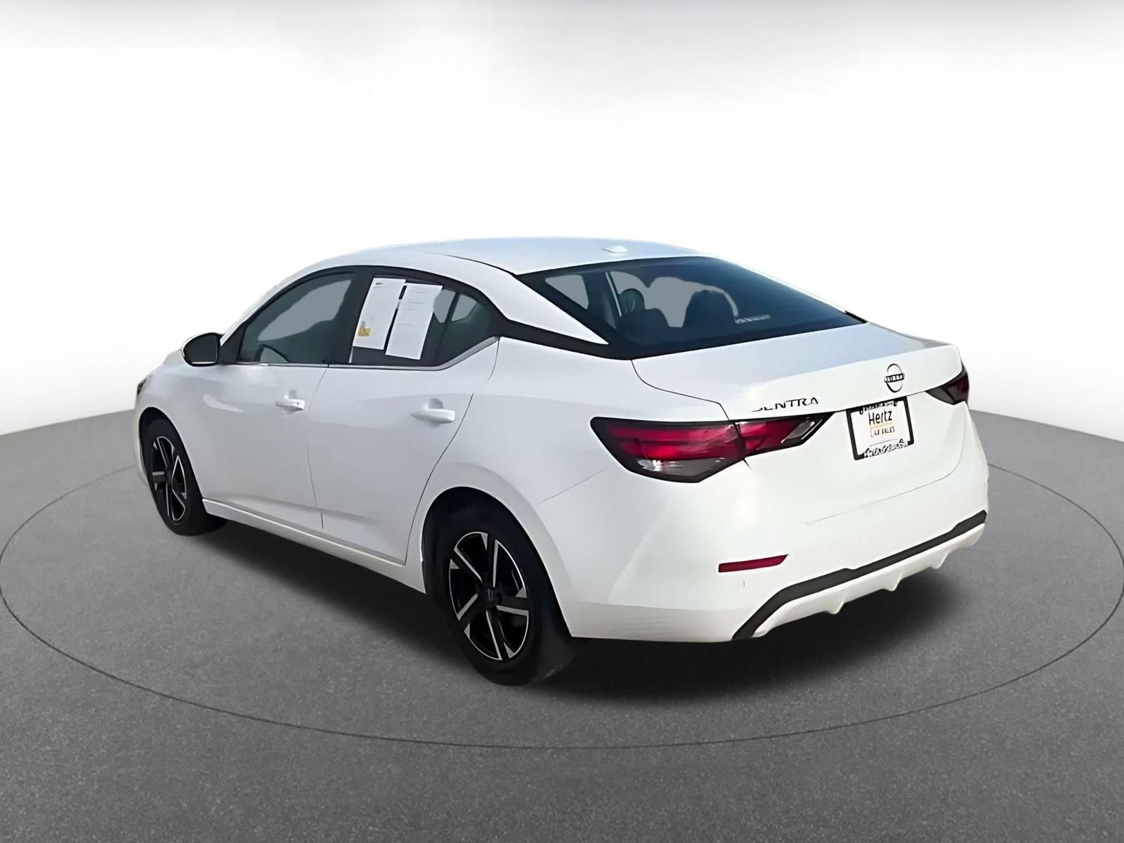 Used 2025 Nissan Sentra SV FWD image 9