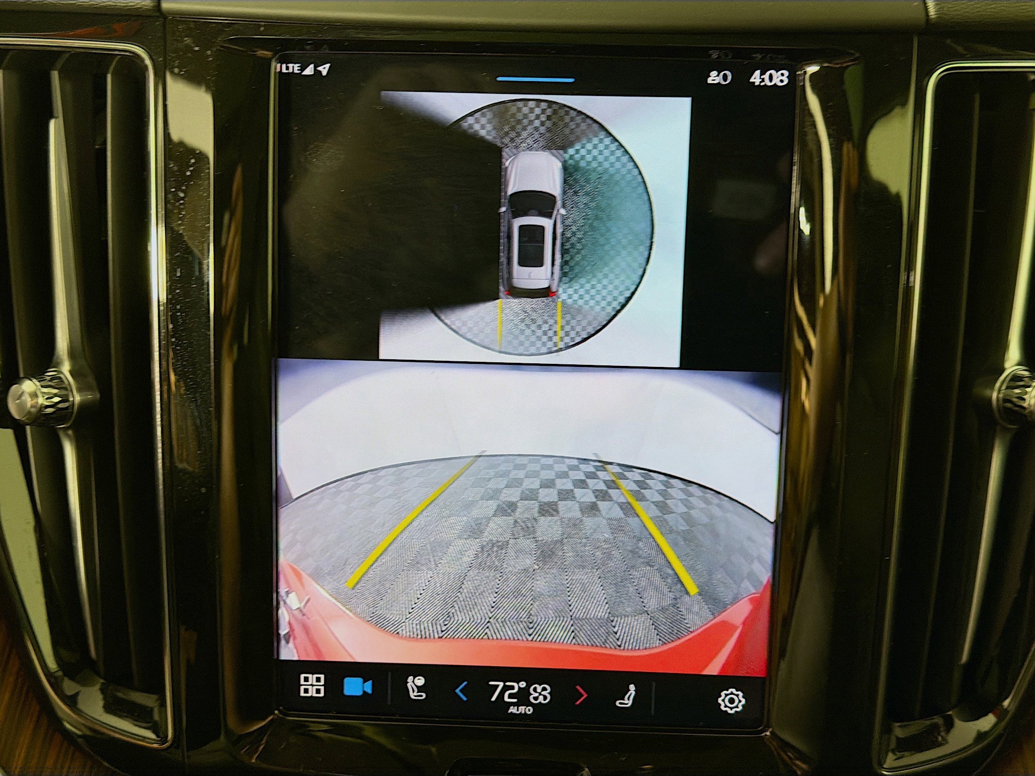 Used 2024 Volvo XC60 B5 Plus w/ Climate Package image 18