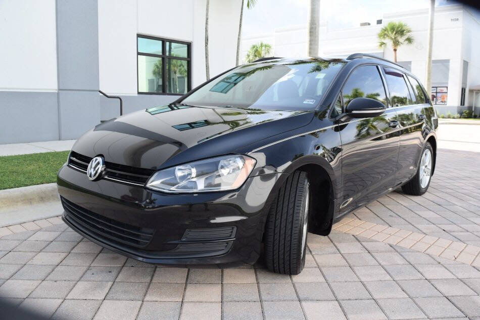 Used 2015 Volkswagen Golf TDI S FWD image 2