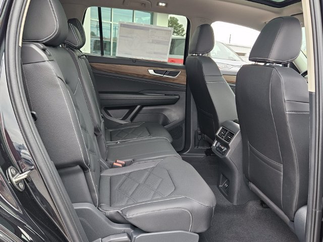 New 2026 Volkswagen Atlas SE FWD image 17