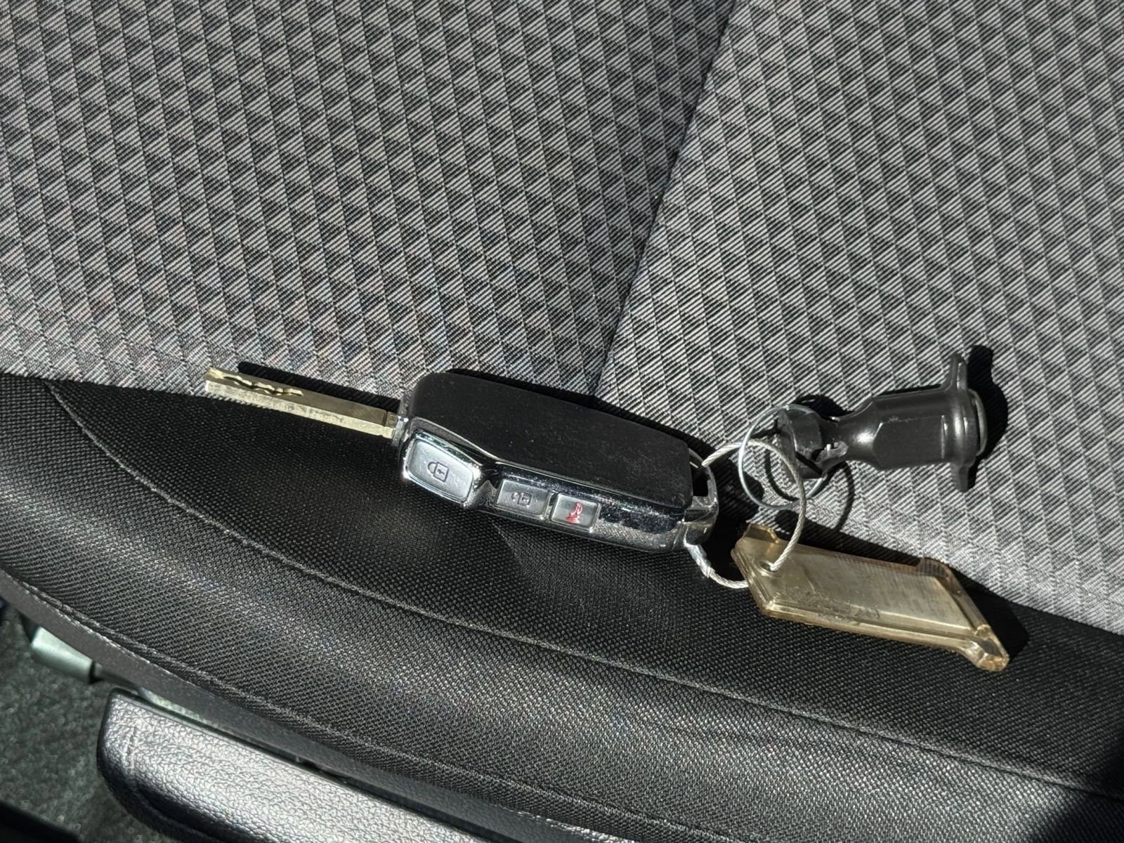 Used 2025 Kia Soul LX w/ LX Technology Package FWD image 21