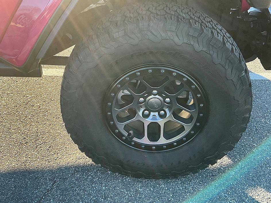 Used 2022 Jeep Wrangler Unlimited Rubicon w/ Xtreme Recon 35" Tire Package image 11